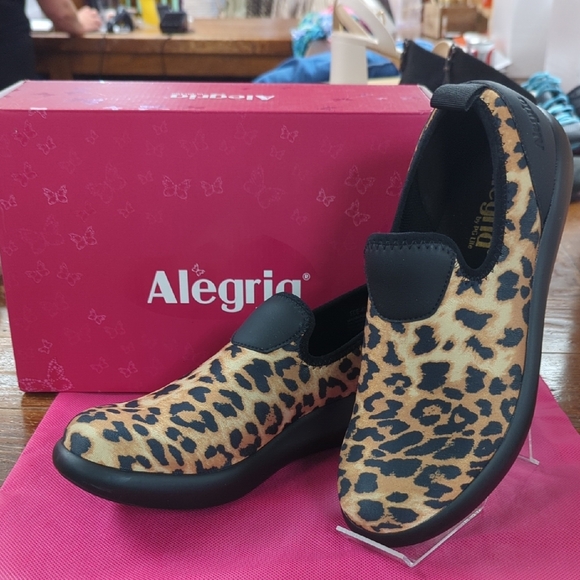 Alegria Eden Slipon In Leopard Print, Size 8-8.5, Like New - Picture 1 of 7